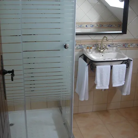 호텔 Rural El Caseron De Linarejos