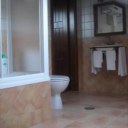 호텔 Rural El Caseron De Linarejos